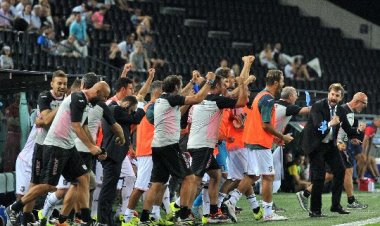 Tifo da social: un cervo in campo