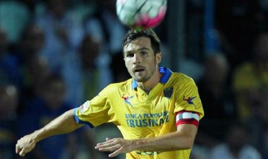 Gucher del Frosinone sfida il Palermo