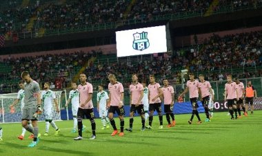 Tifosi in coro: Zamparini hai fatto il tuo tempo, ora vendi...