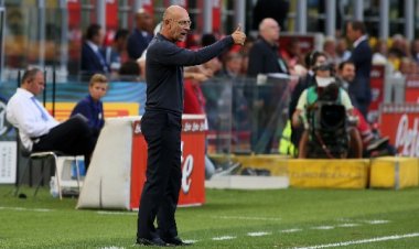 Ballardini dirige l'allenamento, probabilmente l'ultimo in rosa