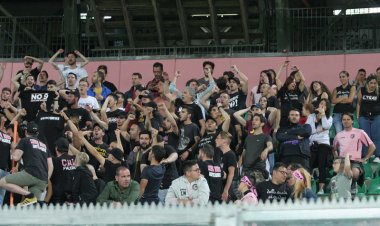 Non si ferma la festa a Crotone: «Palermo merita le scuse»