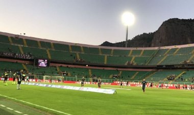 Tifosi che entrano: «Come si fa a non andare allo stadio?»