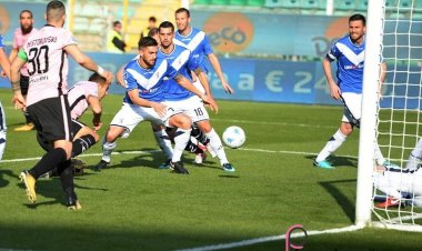 Il Palermo vince 2-0 sul Brescia e consolida il primato