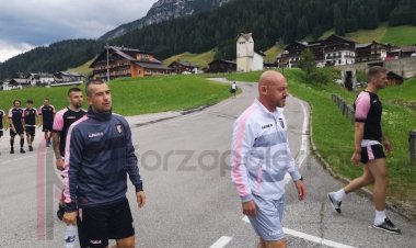 FOTO - I rosa dopo l'allenamento si dirigono in palestra
