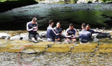 «Lasciatemi cantare»: i rosanero al fiume dopo l'allenamento