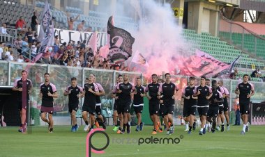 «Ci siamo e ci saremo sempre». I tifosi salutano il Palermo