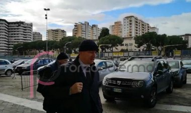 VIDEO - Ispettori della Covisoc arrivano negli uffici del Barbera