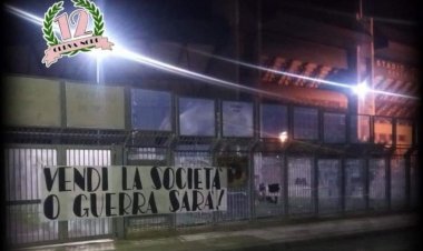 FOTO - Tifosi in fermento, nuovo striscione al Barbera 