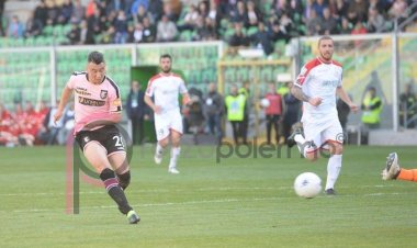 Il Palermo schiaccia il Carpi. Brescia ad un punto