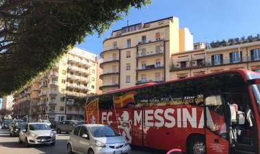 FOTO/ Arriva l'Fc Messina nei pressi del Barbera