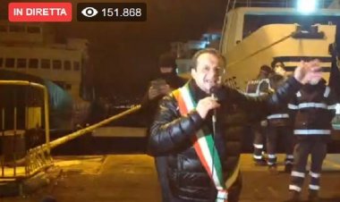 IN DIRETTA - Il sindaco De Luca blocca il porto di Messina