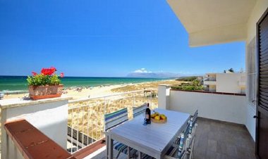 «Chi abita al mare può fare il bagno», la risposta del Governo