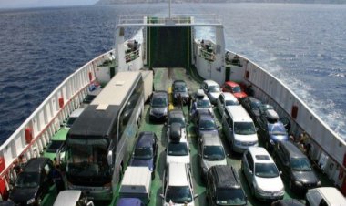 La Sicilia riapre: lunghe code agli imbarchi per i traghetti