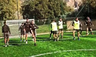 Il Palermo si allena all'istituto «Falcone»