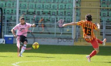 Curiale «rompe» l'equilibrio del Ceravolo: Palermo fuori