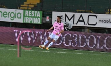 Palermo, a destra c'è Accardi. Doda non si allena col gruppo