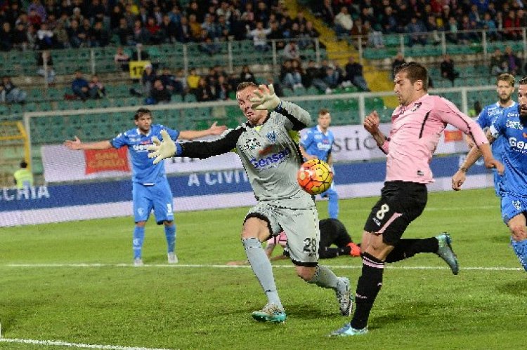 Tifo da social: ''Andate nelle cave''