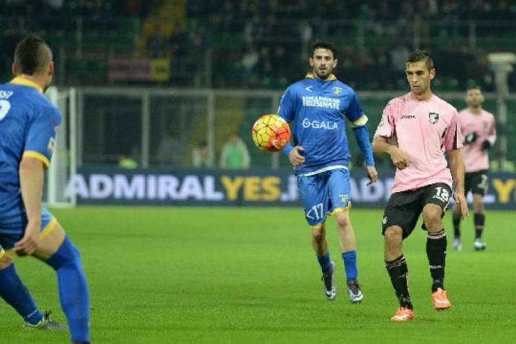 La gradinata in difesa di Zamparini