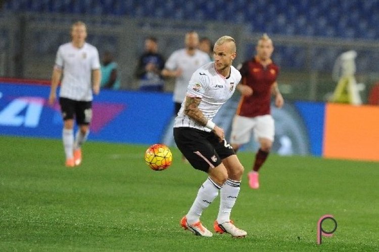 Gds: Duello sulla corsia di destra