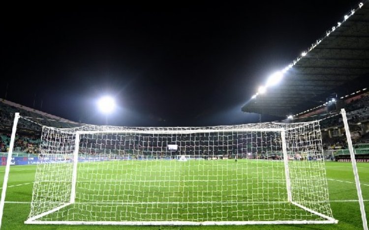 Palermo generoso e sprecone. Il Crotone strappa il pari