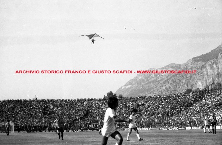 Amarcord: quando nel 1976 un tifoso planò dal cielo