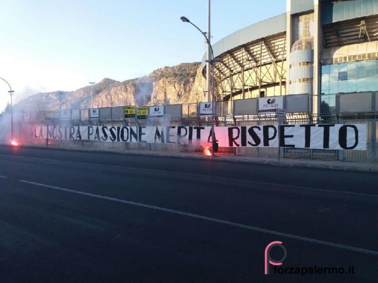 Striscione allo stadio: «La nostra passione merita rispetto»