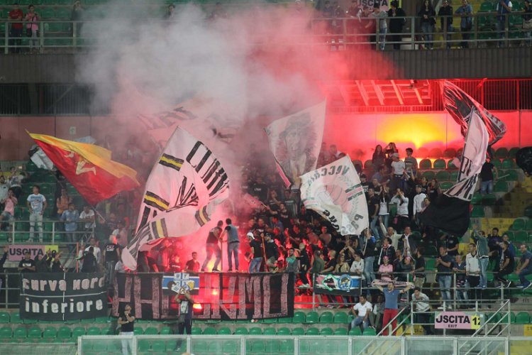 I tifosi del Palermo contestano Zamparini -  VIDEO