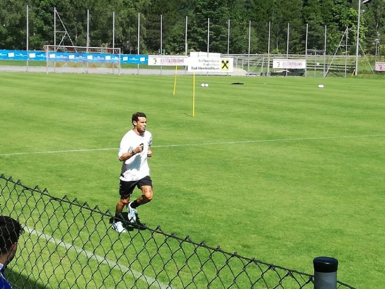 Bad, allenamento mattutino per i rosa. Diamanti a parte