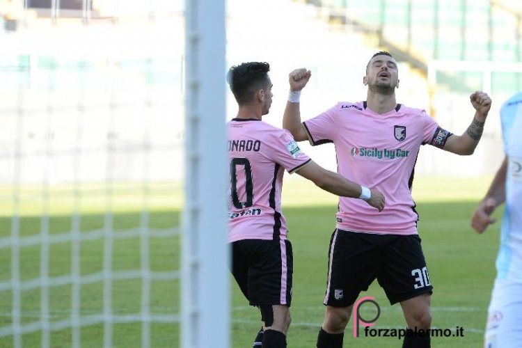 FOTO - Il capitano suona la carica