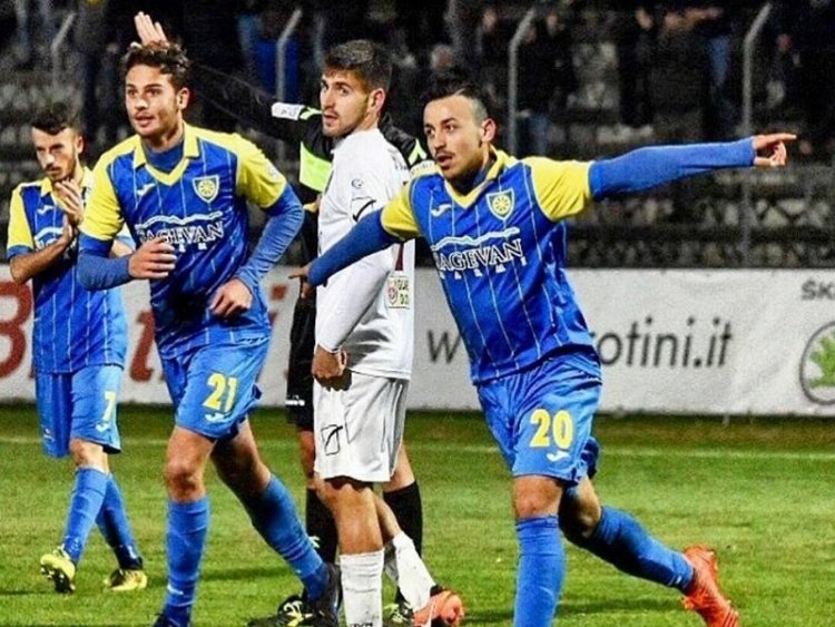 Bentivegna ai saluti: «Un sogno giocare nella squadra del cuore»