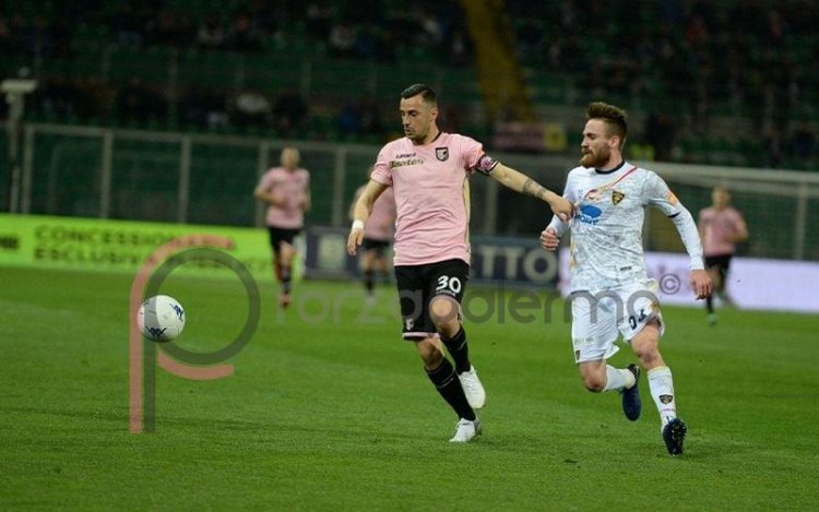 Palermo-Cosenza, tutto in un minuto. E poi Puscas