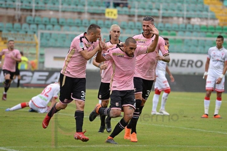 Palermo, Pirrello in gruppo. Defaticante per Murawski