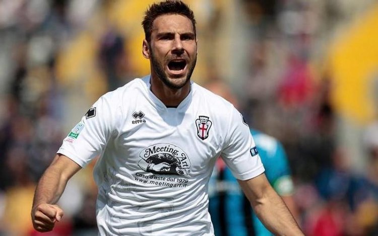 Mercato, servono ancora tre pedine. Comi prende tempo