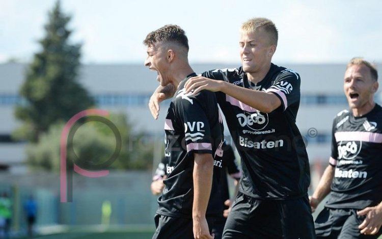 Un Palermo cinico fa tre su tre: 2-0 al Roccella