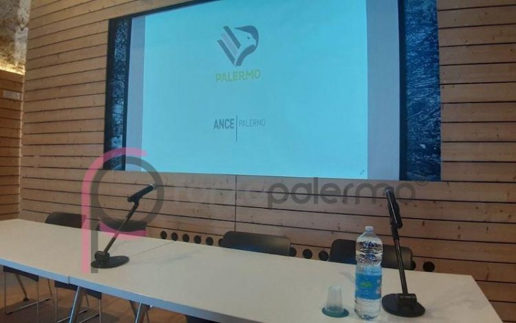 LIVE - Il Palermo presenta il nuovo shoulder sponsor