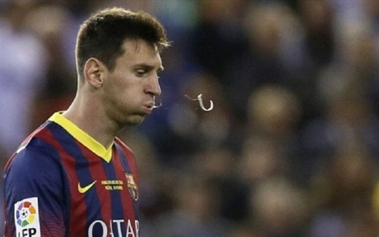 La FIFA pronta a proibire gli sputi in campo