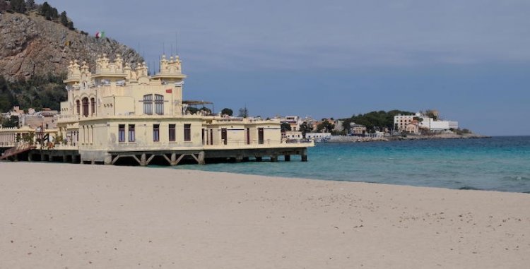 L'infettivologo, Coronavirus: «A mare rischio contagio basso»