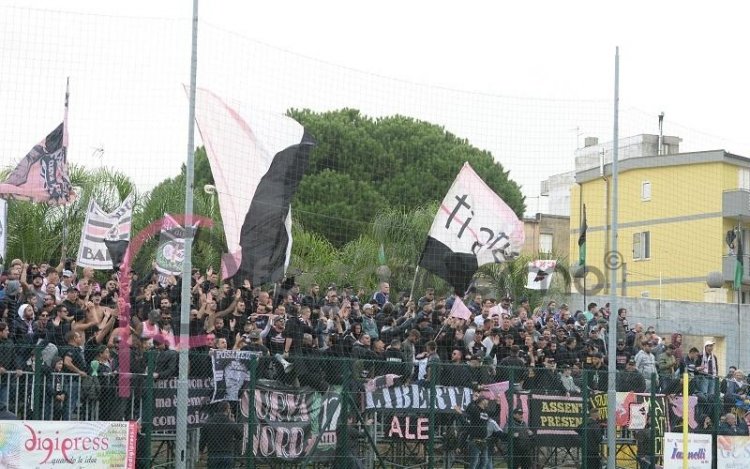 Palmese-Palermo, daspo per 14 tifosi rosanero