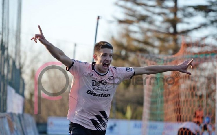 Peretti al Palermo a titolo definitivo: il comunicato