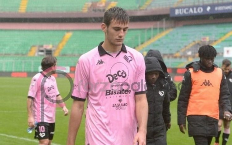 Palermo, scatta la squalifica per Lucca: out contro l'Avellino