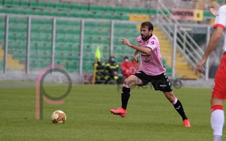Palermo, contro l'Avellino possibile turn-over. Torna Almici