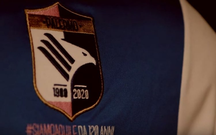 La carica dei tifosi del Palermo per la fase nazionale. Il video