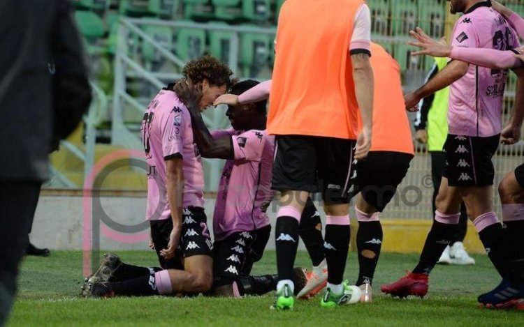 Palermo, prova di forza e messaggio al Bari