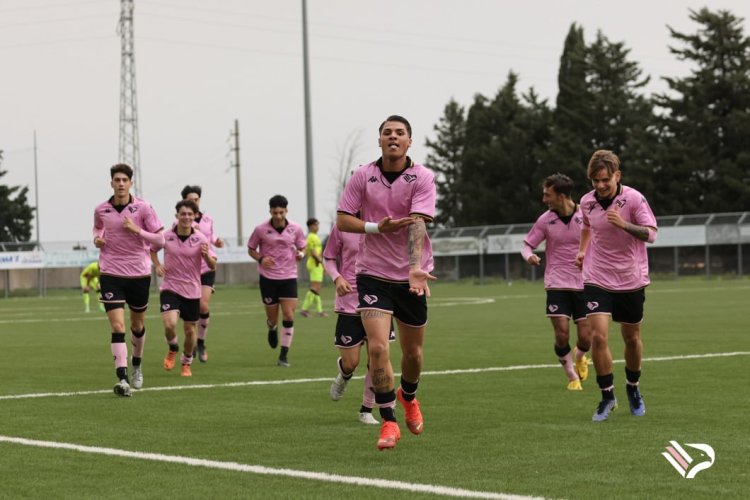 Il Palermo delle speranze e dei sogni. Gli auguri del club ai settori giovanile e femminile
