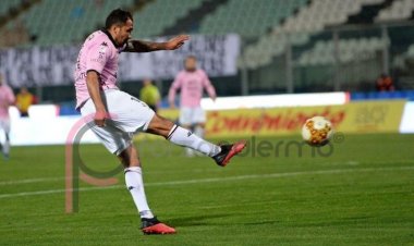 Palermo - Sudtirol, arbitra Marcenaro. E quel precedente nel derby firmato Santana