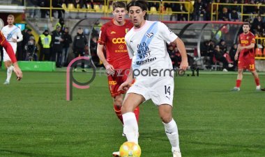 Repubblica - Palermo, dal centrocampo la spinta. Segre gol e che Ranocchia!
