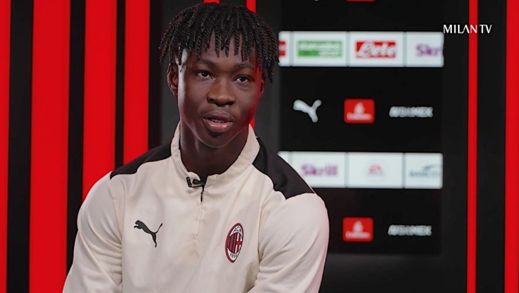 Sportitalia - Palermo vicino a Chaka Traorè del Milan
