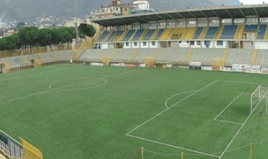 Juve Stabia - Palermo, fatto incredibile. Smonta la telecamera VAR al rigore del Palermo, daspo