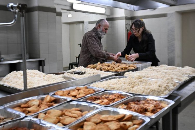 Palermo, il bellissimo gesto: donati pasti del catering alla Missione Speranza e Carità
