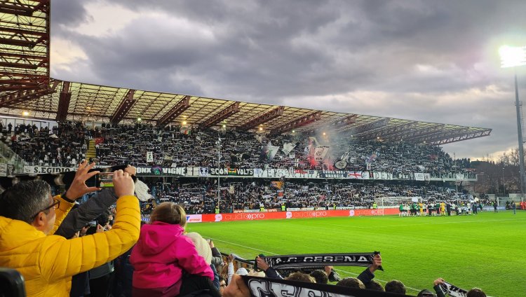 Curva Mare del Cesena: "Silenzio per 30 minuti per la restrizione ai tifosi palermitani"